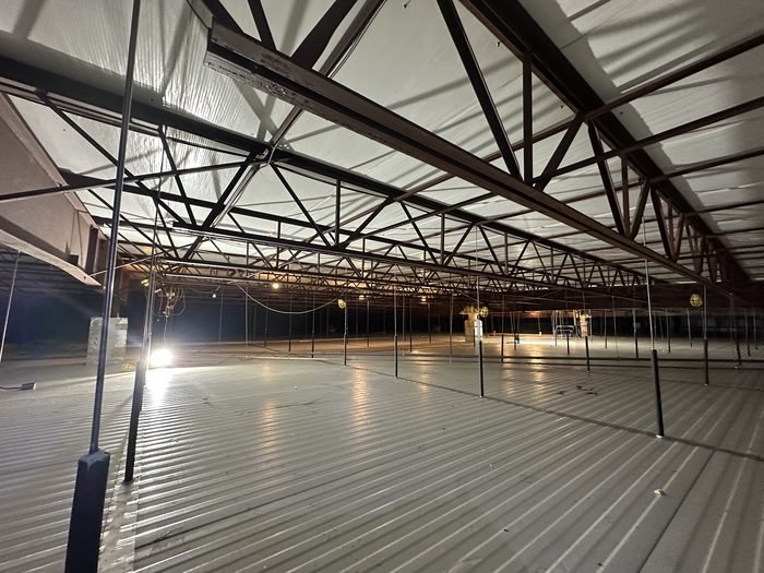 Bar joists and roof deck above suspended mechanical ductwork